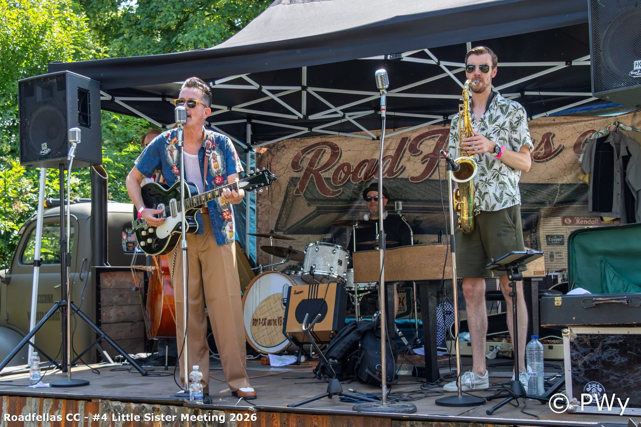 Live rockabilly band op het podium tijdens een privé evenement bij Wit Kerkje